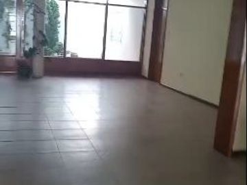 HUANCAYO ALQUILO CASA DE 815m2 AC- 3 PISOS FRENTE A PARQUE COMO OFIC. O VIVIENDA
