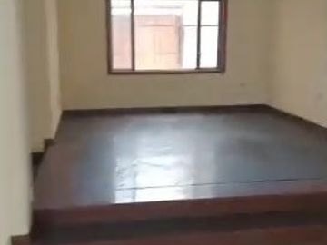 HUANCAYO ALQUILO CASA DE 815m2 AC- 3 PISOS FRENTE A PARQUE COMO OFIC. O VIVIENDA