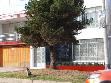HUANCAYO ALQUILO CASA DE 815m2 AC- 3 PISOS FRENTE A PARQUE COMO OFIC. O VIVIENDA
