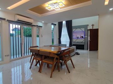 FOR SALE ALMOST NEW MODERN CONTEMPORARY HOME NEAR GLOBAL PLAZA AND S&R IN PAMPANGA