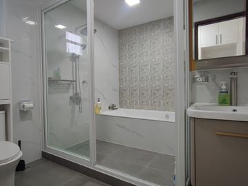 FOR SALE ALMOST NEW MODERN CONTEMPORARY HOME NEAR GLOBAL PLAZA AND S&R IN PAMPANGA