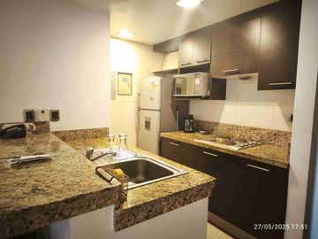 Élite edificio zona mall de sol amplia suite en venta