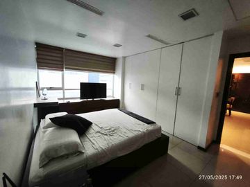 Élite edificio zona mall de sol amplia suite en venta
