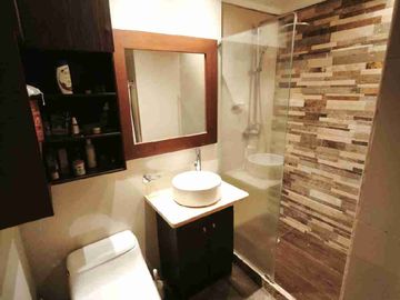 Élite edificio zona mall de sol amplia suite en venta