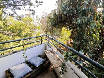 CASA 7 HABITACIONES/5 BAÑOS, ÁREAS VERDES Y GRAN VISTA A TODO SANTIAGO