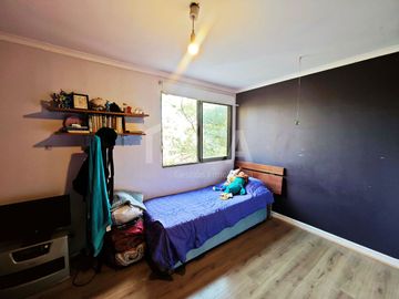 CASA 7 HABITACIONES/5 BAÑOS, ÁREAS VERDES Y GRAN VISTA A TODO SANTIAGO