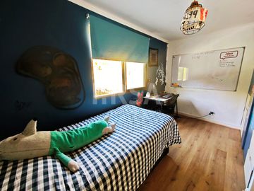 CASA 7 HABITACIONES/5 BAÑOS, ÁREAS VERDES Y GRAN VISTA A TODO SANTIAGO