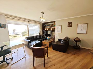 CASA 7 HABITACIONES/5 BAÑOS, ÁREAS VERDES Y GRAN VISTA A TODO SANTIAGO