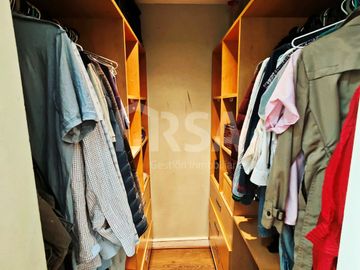 CASA 7 HABITACIONES/5 BAÑOS, ÁREAS VERDES Y GRAN VISTA A TODO SANTIAGO