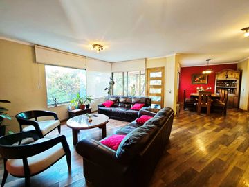 CASA 7 HABITACIONES/5 BAÑOS, ÁREAS VERDES Y GRAN VISTA A TODO SANTIAGO