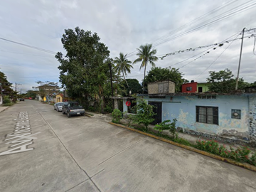 Casa en Av Vicente Guerrero, Centro, Vega de Alatorre, Ver. ¡No créditos!