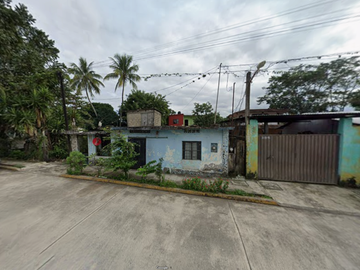 Casa en Av Vicente Guerrero, Centro, Vega de Alatorre, Ver. ¡No créditos!