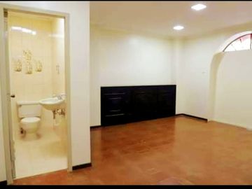 Venta departamento amplio en Barrio Centenario Guayaquil