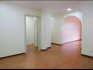 Venta departamento amplio en Barrio Centenario Guayaquil