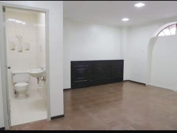 Venta departamento amplio en Barrio Centenario Guayaquil