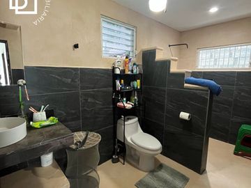 Casa en venta de 2 pisos con 3 recamaras y alberca al Norte de Mérida