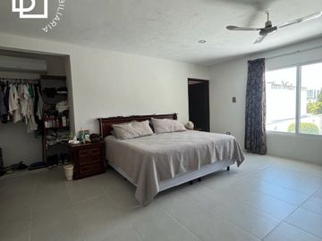 Casa en venta de 2 pisos con 3 recamaras y alberca al Norte de Mérida