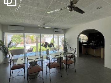 Casa en venta de 2 pisos con 3 recamaras y alberca al Norte de Mérida