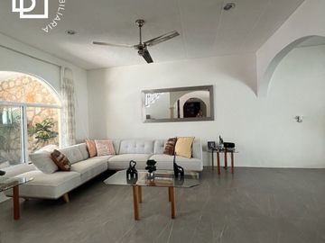Casa en venta de 2 pisos con 3 recamaras y alberca al Norte de Mérida