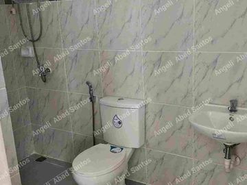 Townhouse in Quezon City Roxas near St Luke's Med Center, Skyway 3
