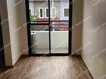 Townhouse in Quezon City Roxas near St Luke's Med Center, Skyway 3