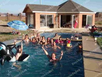 VENDO HERMOSA PARCELA  con QUINCHO/ PISCINA Y PERIMETRAL en talagante