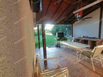 CASA CON BORDE DE LAGO MUELLE Y BAJADA DE LANCHA INDEPENDIENTE, CUENTA CON RECEPCIÓN FINAL