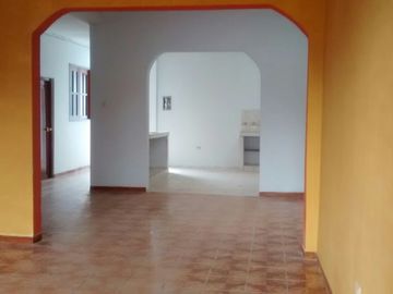HERMOSA PROPIEDAD PARA VIVIENDA, NEGOCIO U OFICINAS - a 4 cuadras de PRECIO UNO