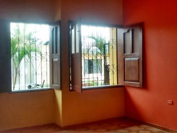 HERMOSA PROPIEDAD PARA VIVIENDA, NEGOCIO U OFICINAS - a 4 cuadras de PRECIO UNO