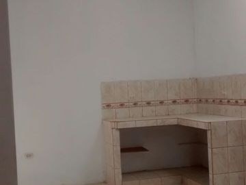 HERMOSA PROPIEDAD PARA VIVIENDA, NEGOCIO U OFICINAS - a 4 cuadras de PRECIO UNO