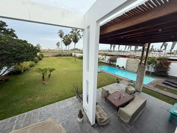 Vendo Hermosa Casa 2 Plantas en La Encantada de Villa