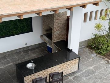 Vendo Hermosa Casa 2 Plantas en La Encantada de Villa