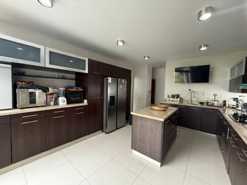 Vendo Hermosa Casa 2 Plantas en La Encantada de Villa