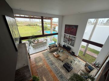 Vendo Hermosa Casa 2 Plantas en La Encantada de Villa