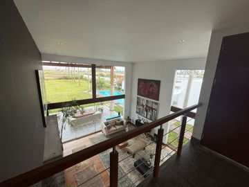 Vendo Hermosa Casa 2 Plantas en La Encantada de Villa
