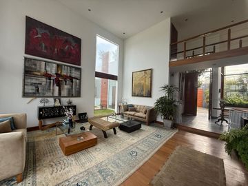 Vendo Hermosa Casa 2 Plantas en La Encantada de Villa