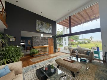 Vendo Hermosa Casa 2 Plantas en La Encantada de Villa