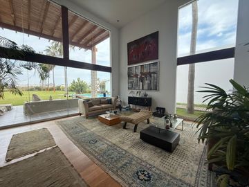Vendo Hermosa Casa 2 Plantas en La Encantada de Villa