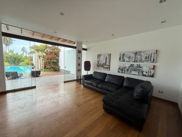 Vendo Hermosa Casa 2 Plantas en La Encantada de Villa