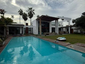Vendo Hermosa Casa 2 Plantas en La Encantada de Villa