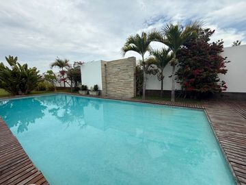 Vendo Hermosa Casa 2 Plantas en La Encantada de Villa