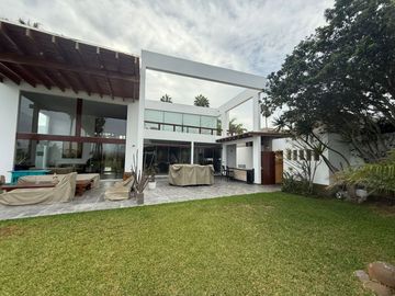 Vendo Hermosa Casa 2 Plantas en La Encantada de Villa