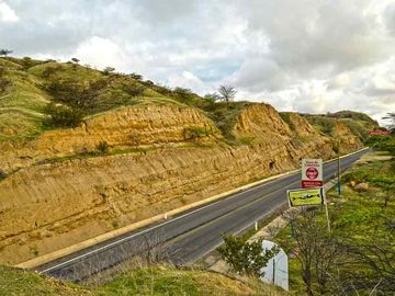 TERRENO CON DOMO NATURAL EN MANCORA