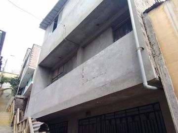 SE VENDE CASA EN SAN JUAN DE LURIGANCHO