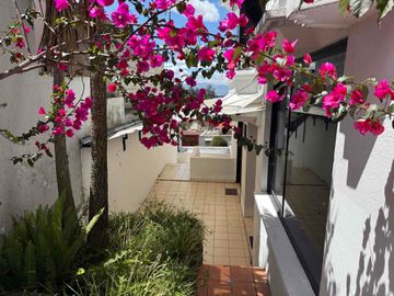 Edificio de venta en Iñaquito Alto, Quito, Ecuador
