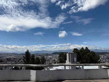 Edificio de venta en Iñaquito Alto, Quito, Ecuador