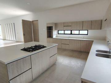 Renta amplia Casa Campestre en Parcelación Cerrada, Cerritos Pereira