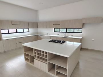 Renta amplia Casa Campestre en Parcelación Cerrada, Cerritos Pereira