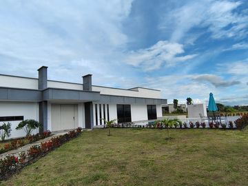 Renta amplia Casa Campestre en Parcelación Cerrada, Cerritos Pereira