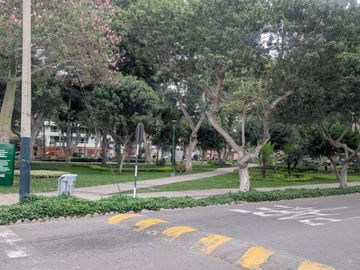 Venta De Casa Como Terreno En Aurora Miraflores Misma Avenida Roca y Boloña